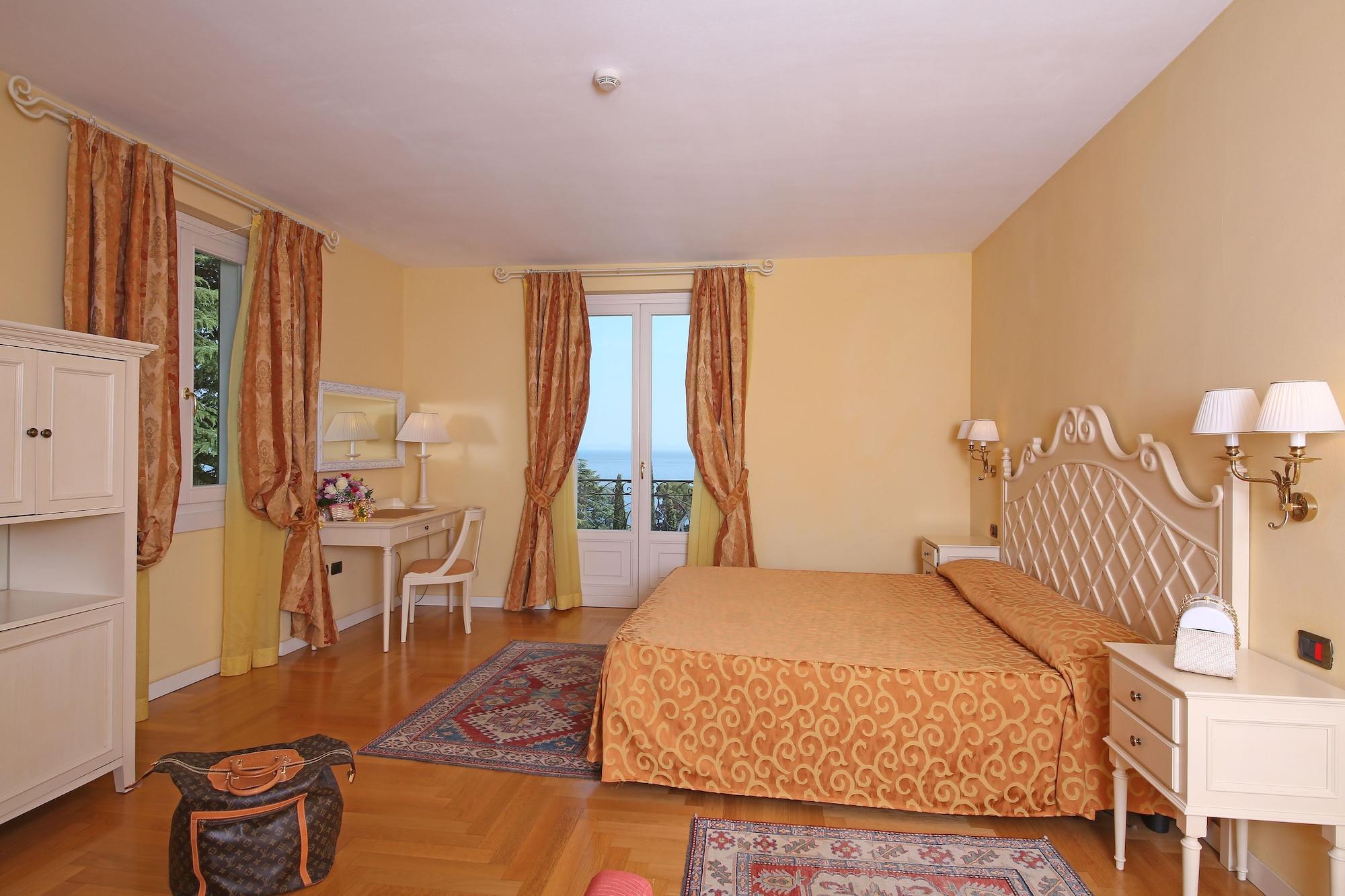 Villa Sofia Hotel Гардоне Ривьера Экстерьер фото