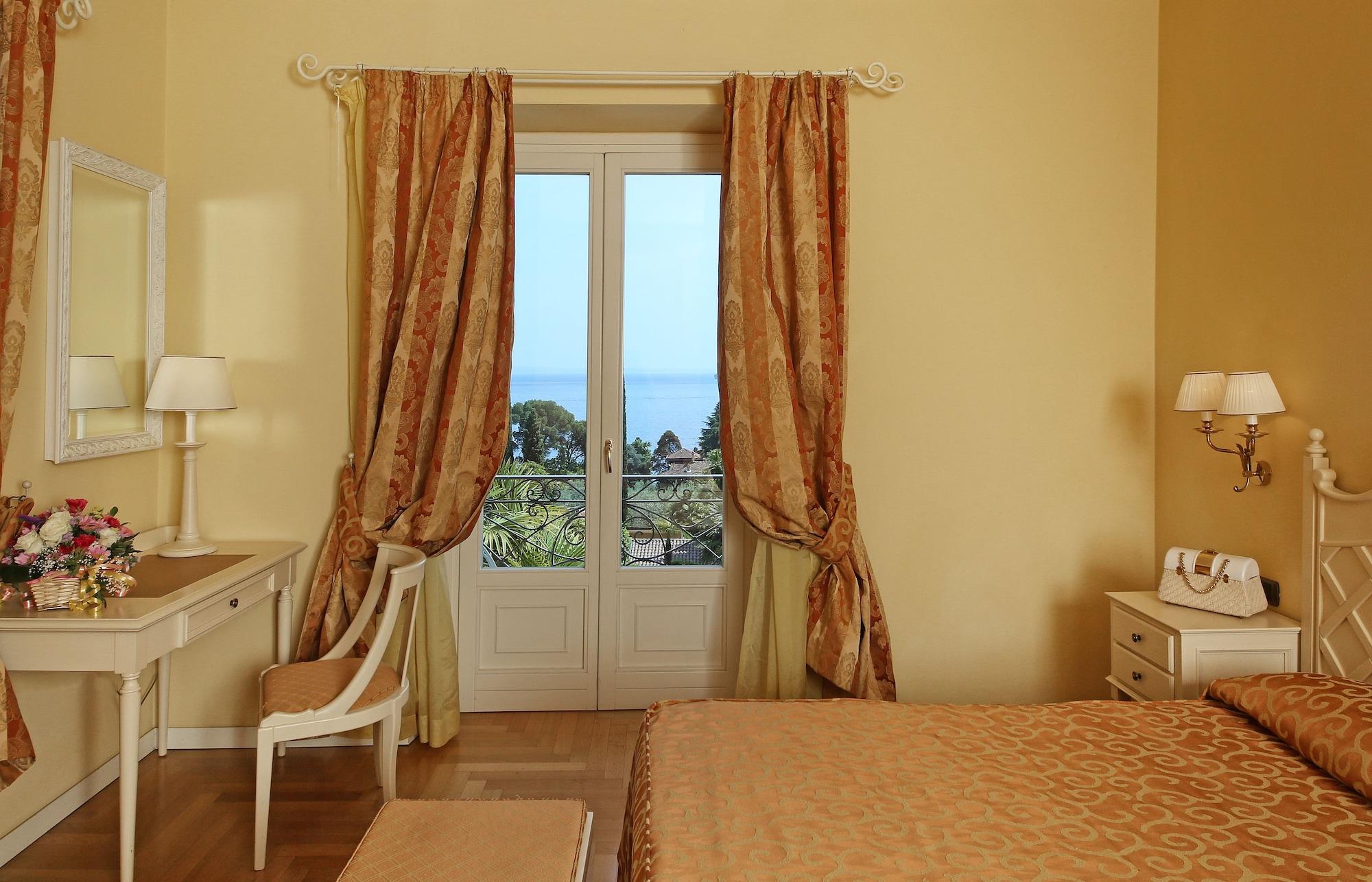 Villa Sofia Hotel Гардоне Ривьера Экстерьер фото