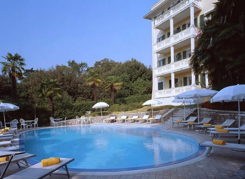 Villa Sofia Hotel Гардоне Ривьера Экстерьер фото